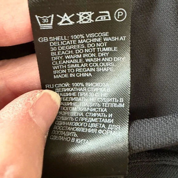 Reiss Ameliee Cowl Front
sleeveless Blouse size 2 - Picture 15 of 15